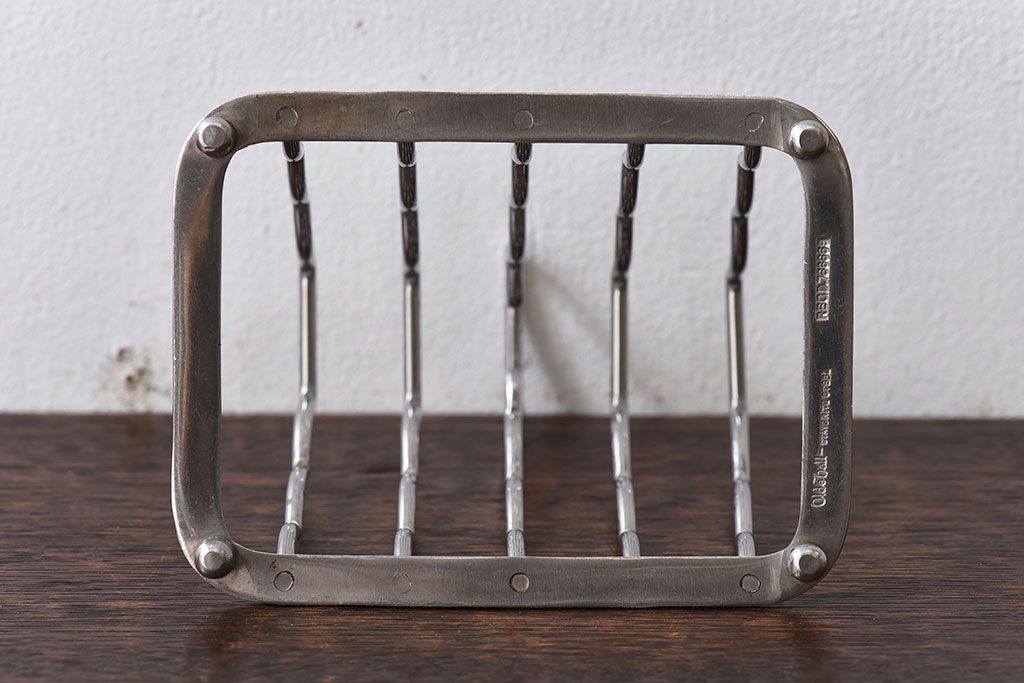 アンティーク雑貨　イギリス　Old Hall(オールドホール)　丸みを帯びたラインが魅力のトーストラック(カードスタンド)(1)