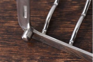 アンティーク雑貨　イギリス　Old Hall(オールドホール)　丸みを帯びたラインが魅力のトーストラック(カードスタンド)(1)