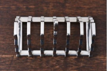 アンティーク雑貨　イギリス　Old Hall(オールドホール)　スタイリッシュなデザインのトーストラック(カードスタンド)(2)