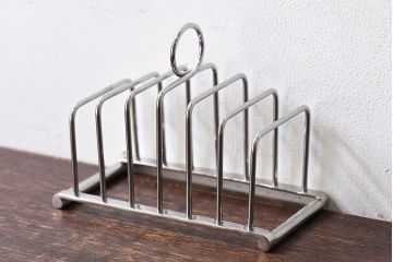アンティーク雑貨　イギリス　Old Hall(オールドホール)　丸みを帯びたラインが魅力のトーストラック(カードスタンド)(2)