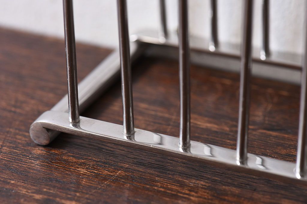 アンティーク雑貨　イギリス　Old Hall(オールドホール)　丸みを帯びたラインが魅力のトーストラック(カードスタンド)(2)