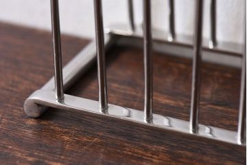 アンティーク雑貨　イギリス　Old Hall(オールドホール)　丸みを帯びたラインが魅力のトーストラック(カードスタンド)(2)
