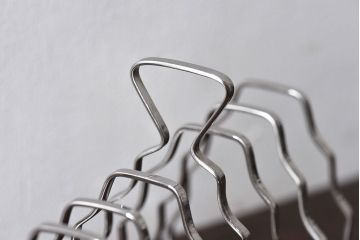 アンティーク雑貨　イギリス　Old Hall(オールドホール)　スタイリッシュなデザインのトーストラック(カードスタンド)(3)