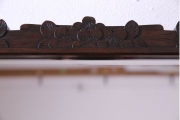 ヴィンテージ家具　ビンテージ　伝統工芸　軽井沢彫り　高級感のある佇まいのドレッサー(鏡、鏡台)