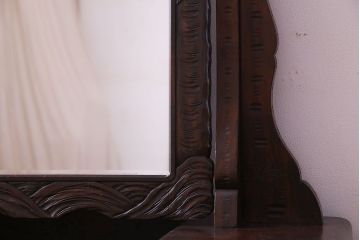 ヴィンテージ家具　ビンテージ　伝統工芸　軽井沢彫り　高級感のある佇まいのドレッサー(鏡、鏡台)