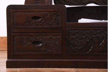 ヴィンテージ家具　ビンテージ　伝統工芸　軽井沢彫り　高級感のある佇まいのドレッサー(鏡、鏡台)