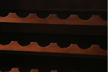 ヴィンテージ家具　イギリスビンテージ　味わいのある佇まいのワインラック