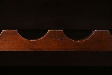 ヴィンテージ家具　イギリスビンテージ　味わいのある佇まいのワインラック