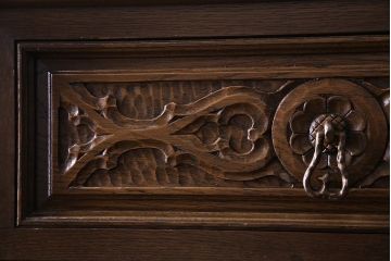 ビンテージ　神戸洋家具老舗たかねや製　オーク材使用の上品なチェスト(引き出し)(永田良介)