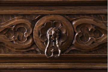 ビンテージ　神戸洋家具老舗たかねや製　オーク材使用の上品なチェスト(引き出し)(永田良介)