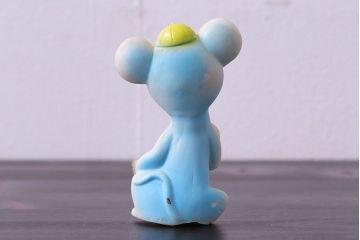 アンティーク雑貨　台湾製　無邪気な表情が可愛らしいラバードール(人形)