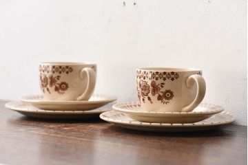 アンティーク雑貨　イギリスビンテージ　JOHNSON BROTHERS(ジョンソン・ブラザーズ) JAMESTOWN(ジェームズタウン)カップ&ソーサー&プレート2客セット(洋食器)