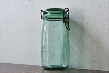 アンティーク雑貨　イギリス　SOLIDEX　金具の風合いと薄緑の色合いがおしゃれなガラスビン(保存瓶・ジャー)(2)