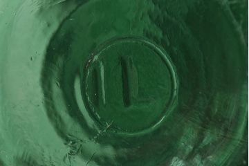 アンティーク雑貨　アンティーク　エンボス入り爽やかなグリーンのガラスジャー(フタ付きガラス瓶、ビン)