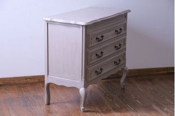 ヴィンテージ家具　フランスビンテージ　ペイントと優美なデザインが魅力の小振りなチェスト(引き出し)
