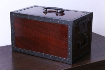 中古　匠工芸製　木地呂塗りのツヤが美しい金庫箪笥(帳箱、船箪笥、千両箱)