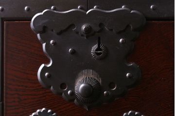 中古　匠工芸製　木地呂塗りのツヤが美しい金庫箪笥(帳箱、船箪笥、千両箱)