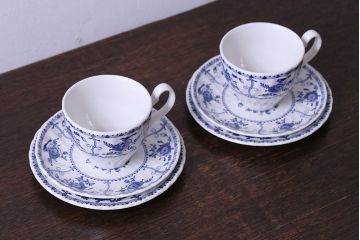 アンティーク雑貨　イギリスビンテージ　JOHNSON BROTHERS(ジョンソン・ブラザーズ)　Indies Blue(サインディーズ・ブルー)シリーズ カップ&ソーサー&プレート2客セット(洋食器)(1)