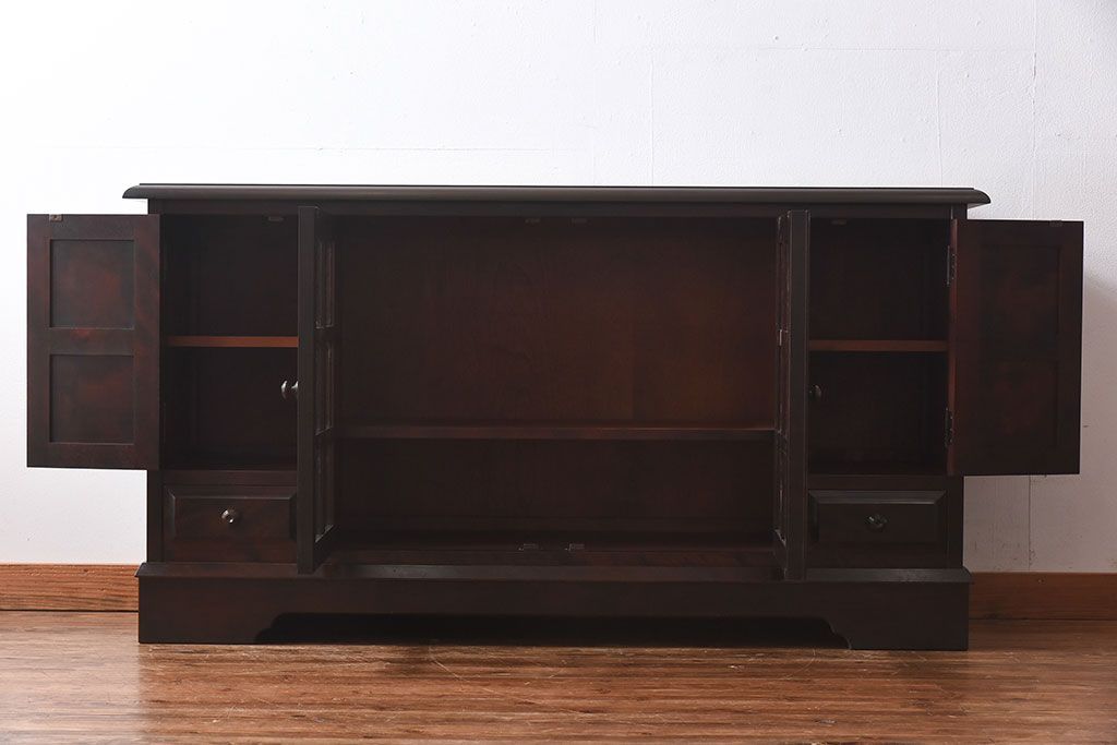 中古　北海道民芸家具　脚付き 落ち着きある色合いのサイドボード(収納棚、戸棚)(定価38万円)(2)