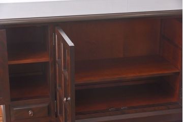 中古　北海道民芸家具　脚付き 落ち着きある色合いのサイドボード(収納棚、戸棚)(定価38万円)(2)