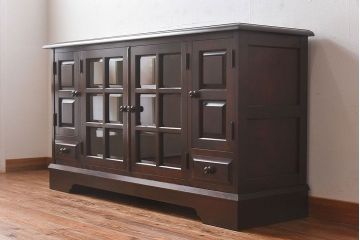 中古　北海道民芸家具　脚付き 落ち着きある色合いのサイドボード(収納棚、戸棚)(定価38万円)(2)