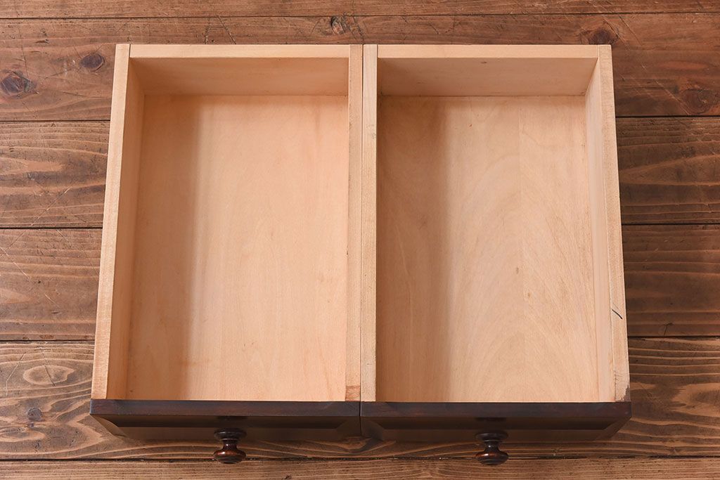 中古　北海道民芸家具　脚付き 落ち着きある色合いのサイドボード(収納棚、戸棚)(定価38万円)(2)