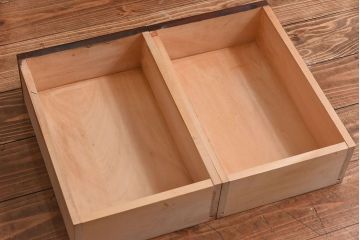 中古　北海道民芸家具　脚付き 落ち着きある色合いのサイドボード(収納棚、戸棚)(定価38万円)(2)