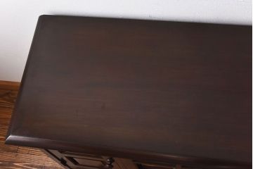 中古　北海道民芸家具　脚付き 落ち着きある色合いのサイドボード(収納棚、戸棚)(定価38万円)(2)