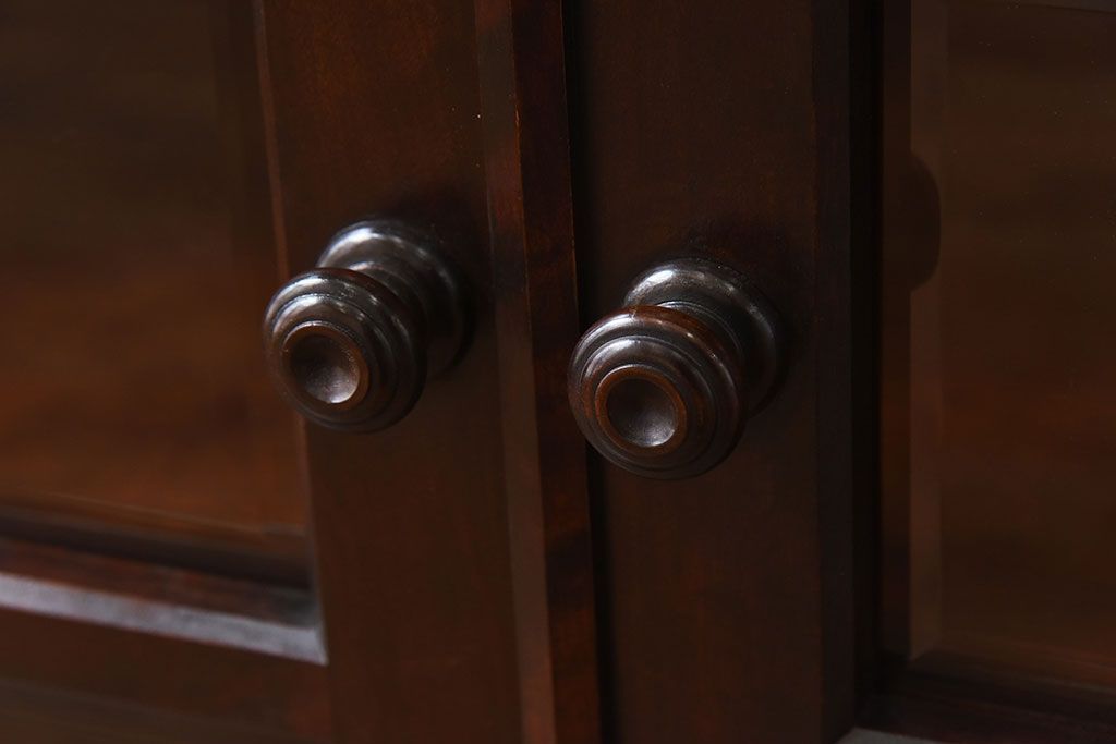 中古　北海道民芸家具　脚付き 落ち着きある色合いのサイドボード(収納棚、戸棚)(定価38万円)(2)