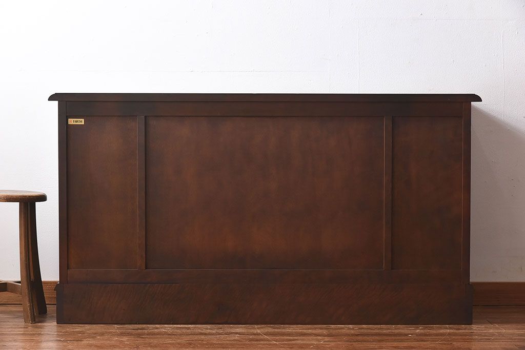 中古　北海道民芸家具　脚付き 落ち着きある色合いのサイドボード(収納棚、戸棚)(定価38万円)(2)