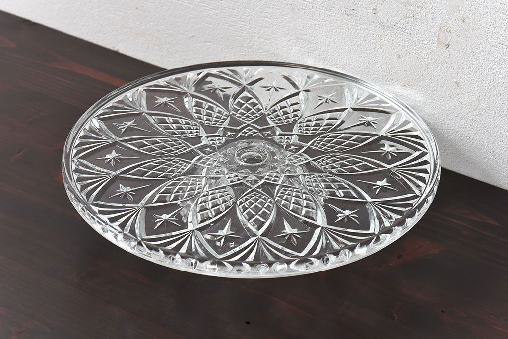 アンティーク雑貨　イギリス　繊細な切り込みが美しいケーキスタンド