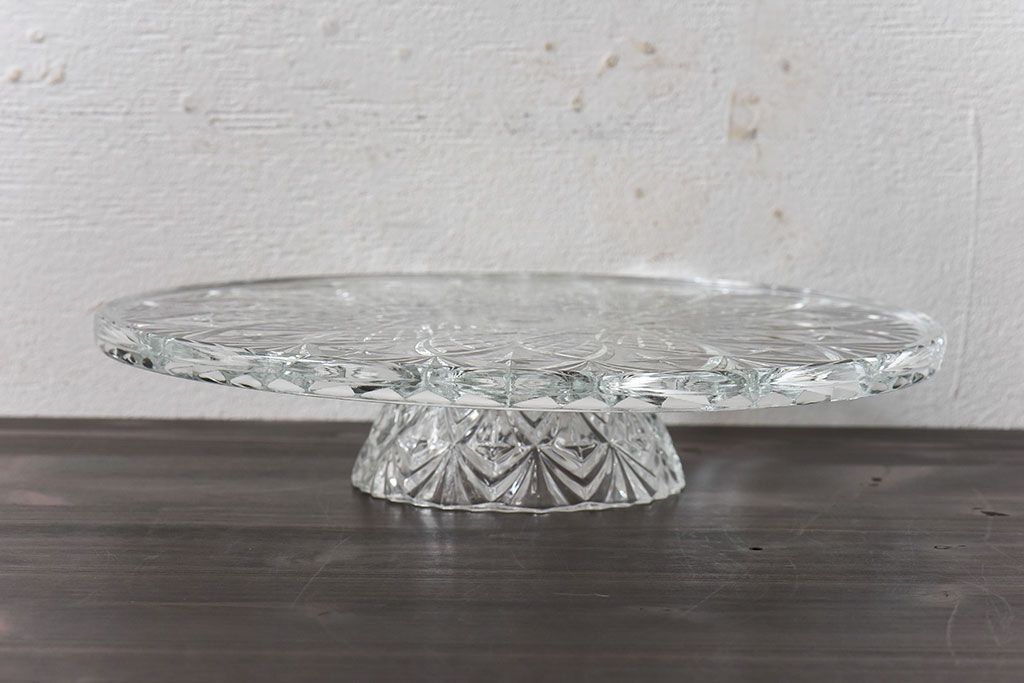 アンティーク雑貨　イギリス　繊細な切り込みが美しいケーキスタンド