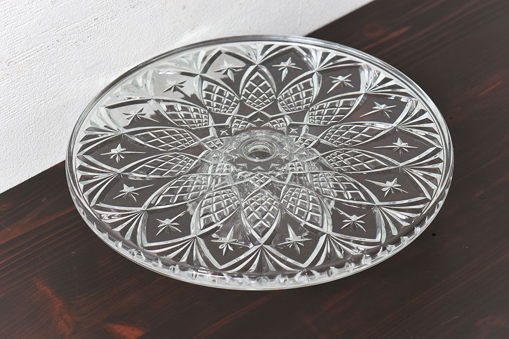 アンティーク雑貨　イギリス　繊細な切り込みが美しいケーキスタンド