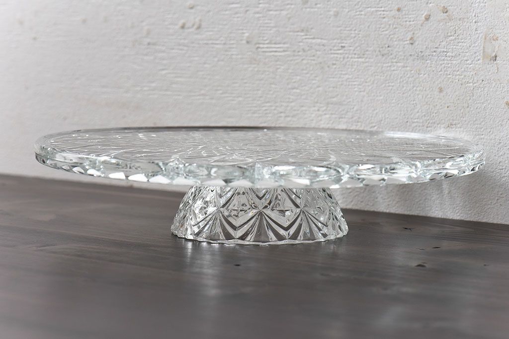 アンティーク雑貨　イギリス　繊細な切り込みが美しいケーキスタンド