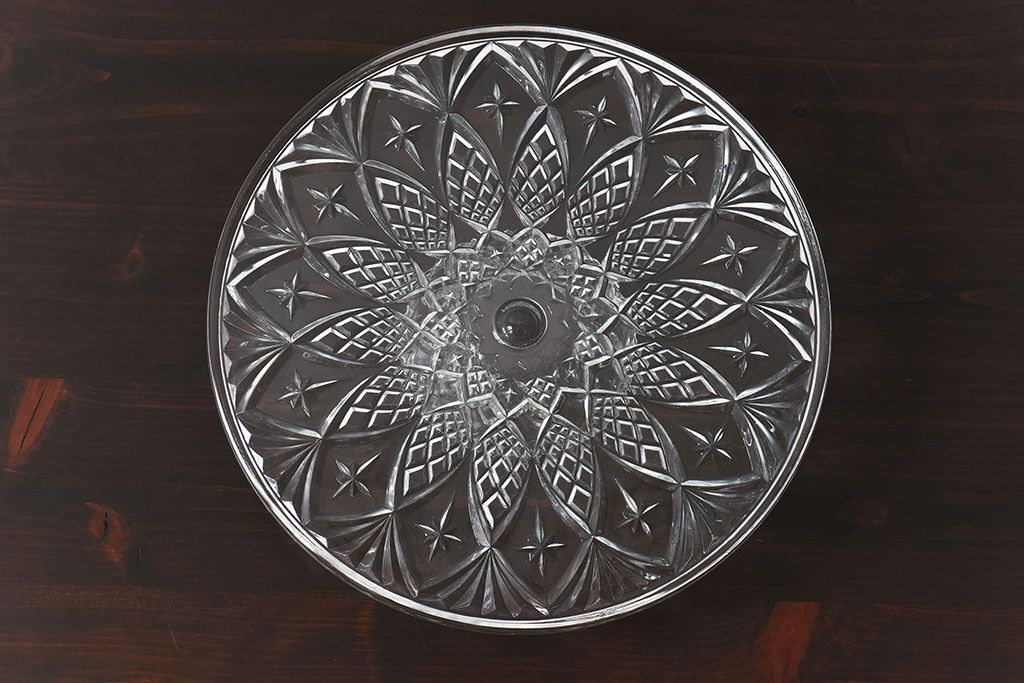 アンティーク雑貨　イギリス　繊細な切り込みが美しいケーキスタンド