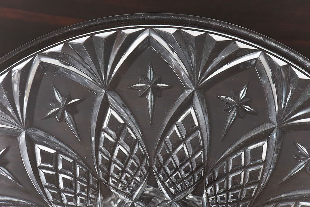 アンティーク雑貨　イギリス　繊細な切り込みが美しいケーキスタンド