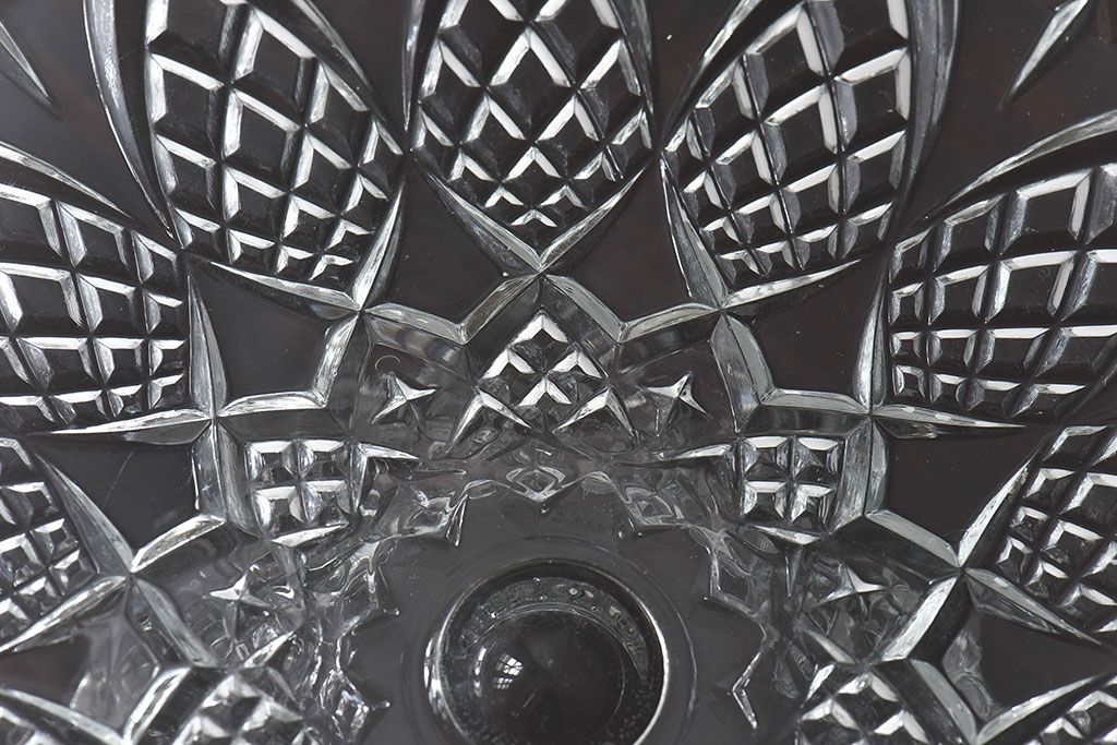 アンティーク雑貨　イギリス　繊細な切り込みが美しいケーキスタンド