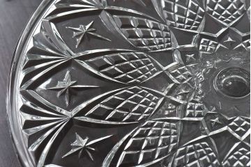 アンティーク雑貨　イギリス　繊細な切り込みが美しいケーキスタンド