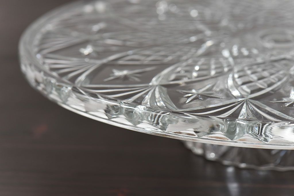 アンティーク雑貨　イギリス　繊細な切り込みが美しいケーキスタンド