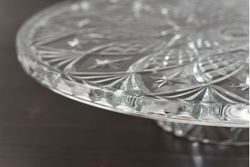 アンティーク雑貨　イギリス　繊細な切り込みが美しいケーキスタンド