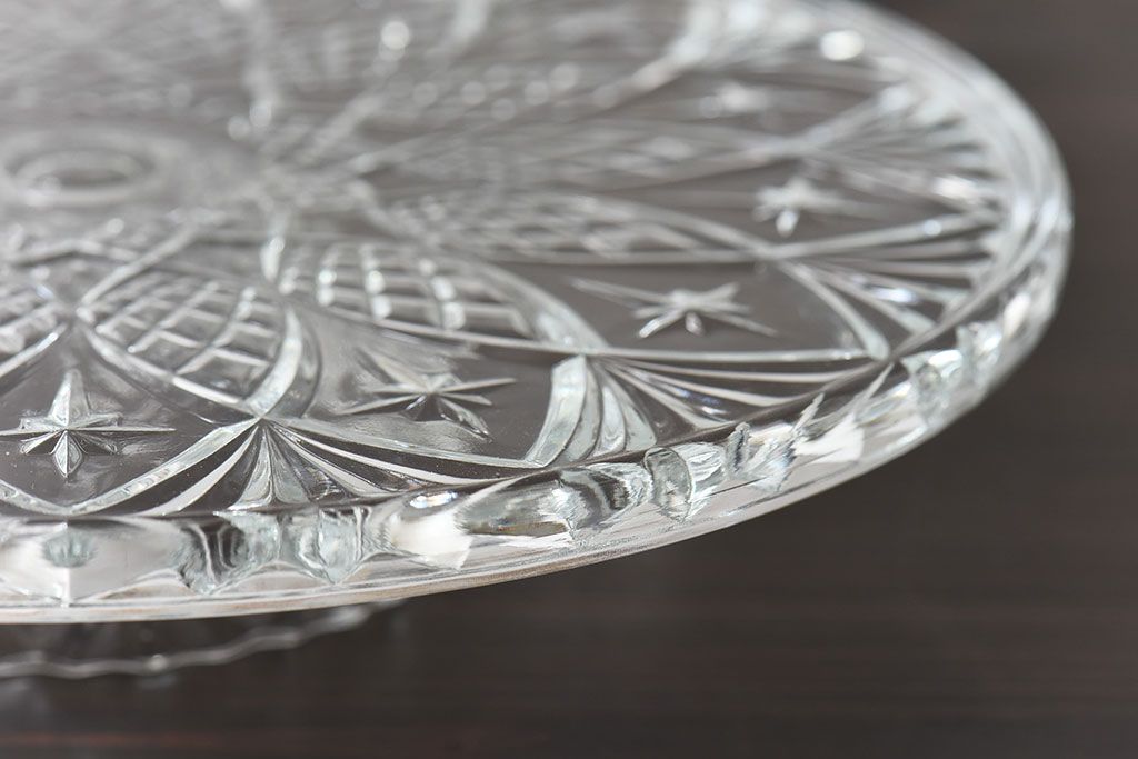 アンティーク雑貨　イギリス　繊細な切り込みが美しいケーキスタンド