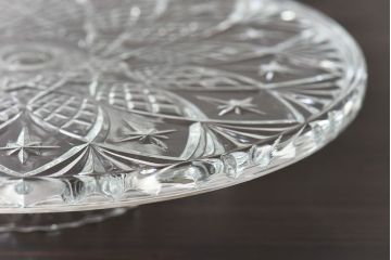 アンティーク雑貨　イギリス　繊細な切り込みが美しいケーキスタンド