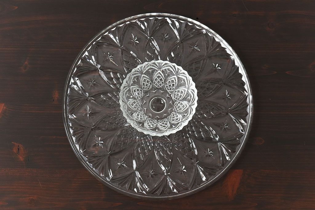 アンティーク雑貨　イギリス　繊細な切り込みが美しいケーキスタンド