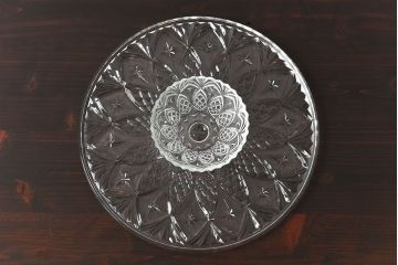 アンティーク雑貨　イギリス　繊細な切り込みが美しいケーキスタンド