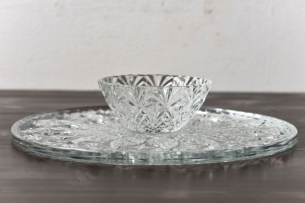 アンティーク雑貨　イギリス　繊細な切り込みが美しいケーキスタンド