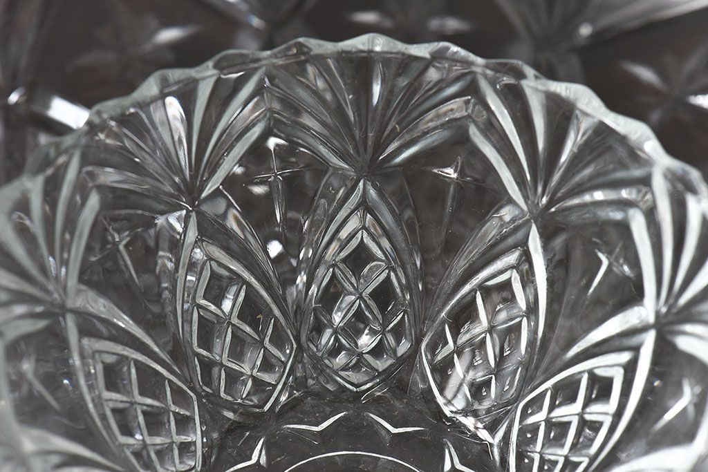 アンティーク雑貨　イギリス　繊細な切り込みが美しいケーキスタンド