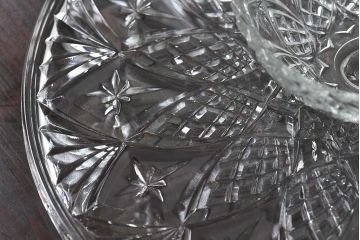 アンティーク雑貨　イギリス　繊細な切り込みが美しいケーキスタンド