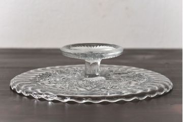 アンティーク雑貨　イギリス　波型の縁がかわいらしいケーキスタンド