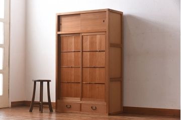 中古　竹の装飾と木の質感が味わい深い置き水屋(茶水屋、戸棚、茶棚)(2)