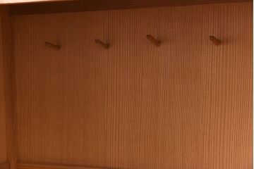 中古　竹の装飾と木の質感が味わい深い置き水屋(茶水屋、戸棚、茶棚)(2)